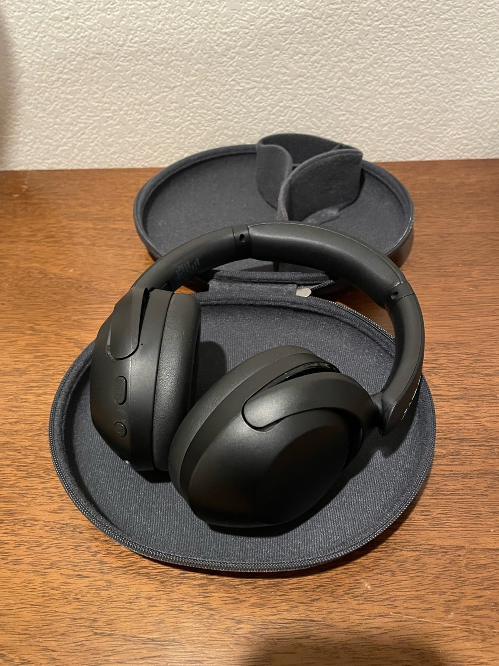 Sony WH-XB910N Wireless Bluetooth Over Ear Headphones with Case and Charger